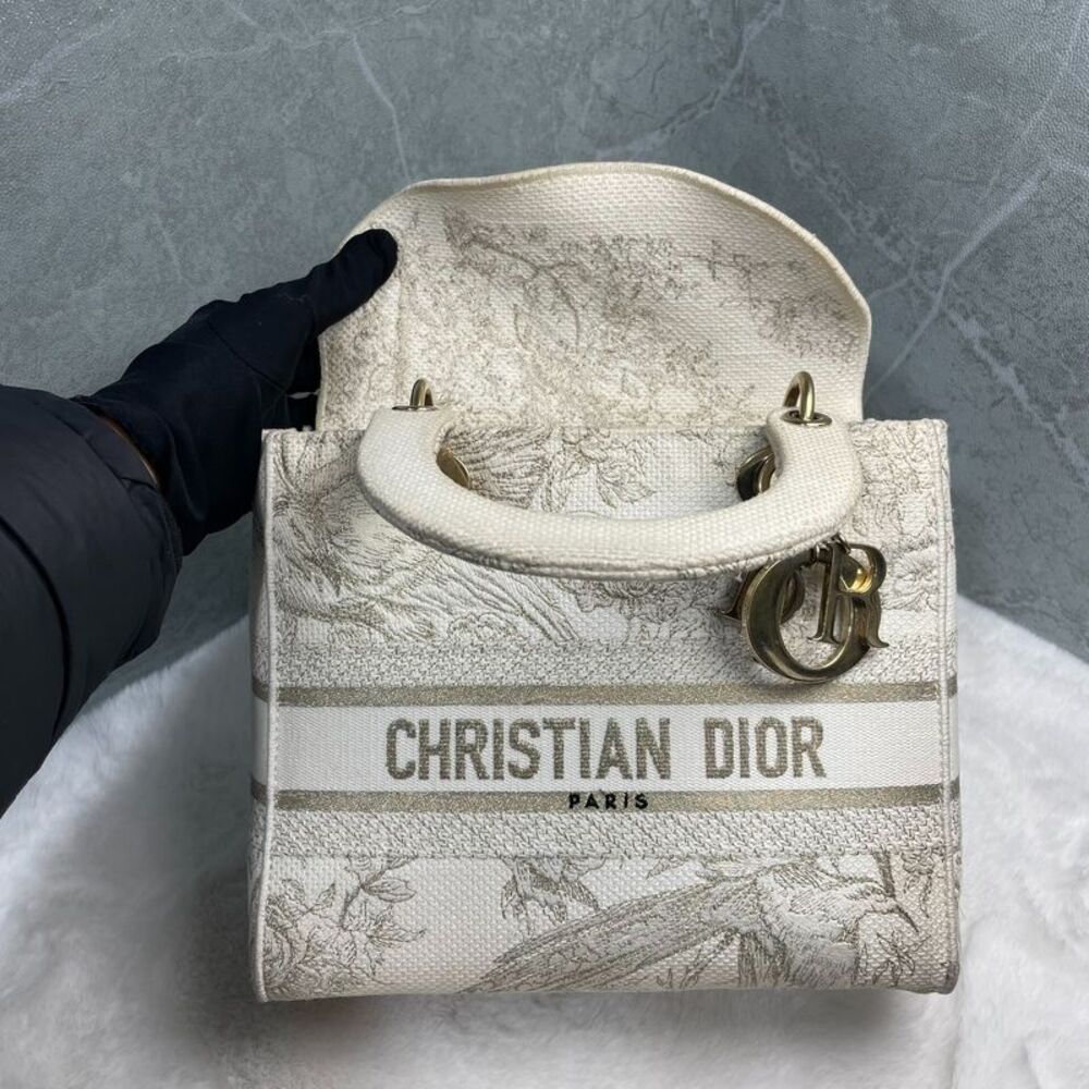 Dior Women Pre-Loved Bag Very Good Condition - Picture 7 of 9